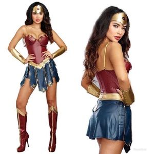 Wonder Woman Halloween Costume - size Medium